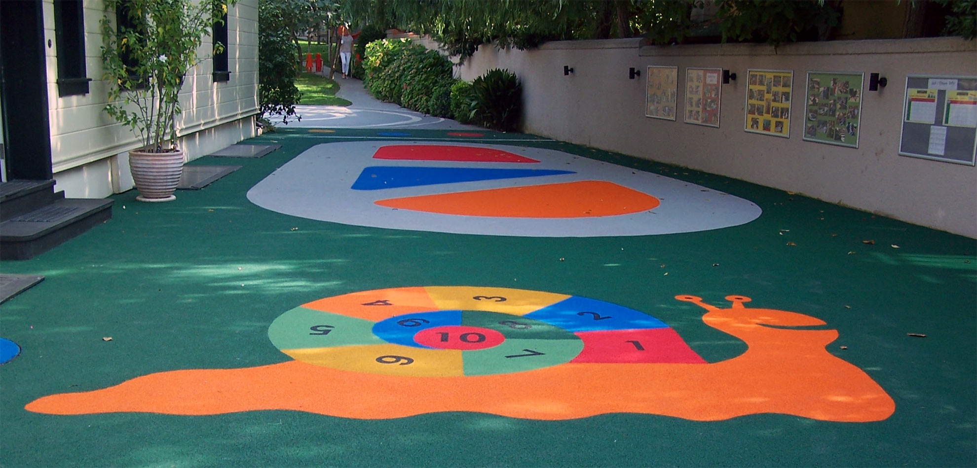 DESENLİ DÖKME KAUÇUK ÇOCUK OYUN ALANLARI